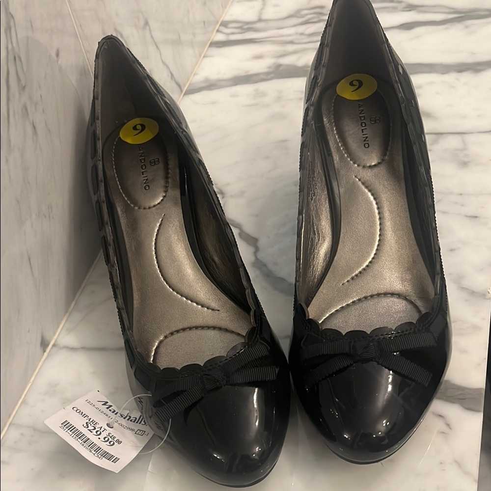 NEW Bandolino Black Kitten Heels With Bow Design